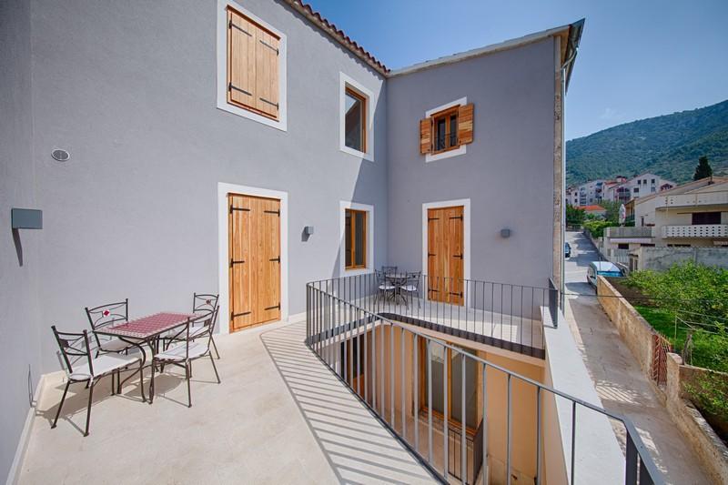 Apartments Villa Glorija Komiža Екстериор снимка